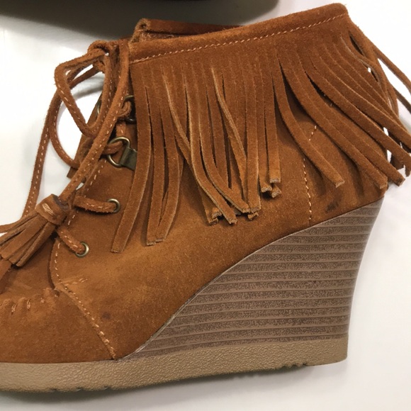 Minnetonka Women’s Leather Suede Moccasin Fringe Tassel Lace-Up Wedge Booties - Picture 7 of 9